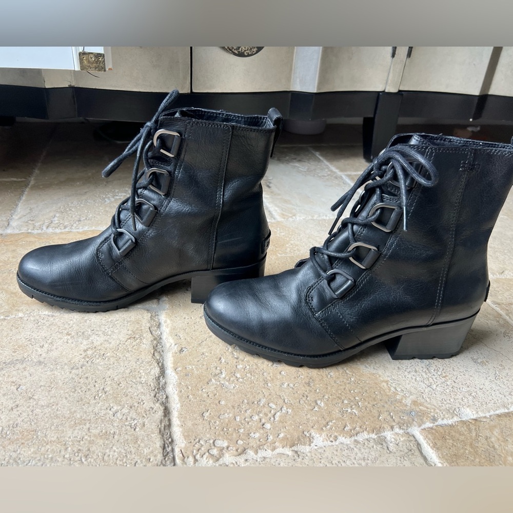 Sorel Black Lace Up Waterproof Boots for Women - Picture 5 of 9